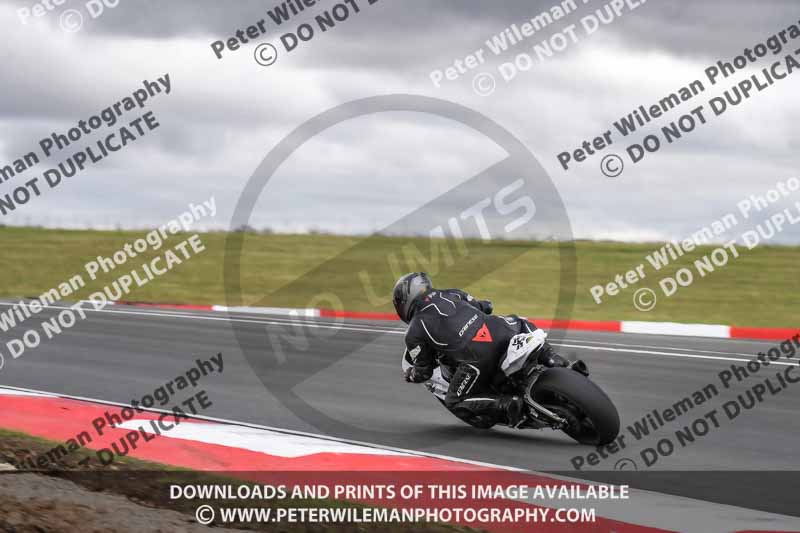 cadwell no limits trackday;cadwell park;cadwell park photographs;cadwell trackday photographs;enduro digital images;event digital images;eventdigitalimages;navarra;no limits trackdays;peter wileman photography;racing digital images;trackday digital images;trackday photos